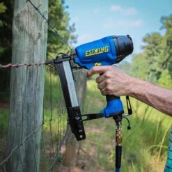 Estwing Pneumatic 16-Gauge 1 In. Fencing Stapler With Adjustable Metal Belt Hook, 1/4 In. NPT Industrial Swivel Fitting, And Bag 21 Estwing Pneumatic 16-Gauge 1 In. Fencing Stapler With Adjustable Metal Belt Hook, 1/4 In. NPT Industrial Swivel Fitting, And Bag -Dewalt Tools Shop estwing staplers efs16 76 1000