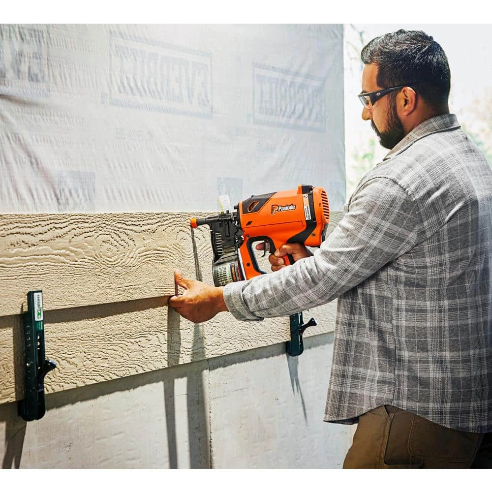 Paslode 1-7/8 In. X 0.099 In. 0-Degree Straight Aluminum Screw Shank Coil Fencing Nails + Fuel 2 Paslode 1-7/8 In. X 0.099 In. 0-Degree Straight Aluminum Screw Shank Coil Fencing Nails + Fuel