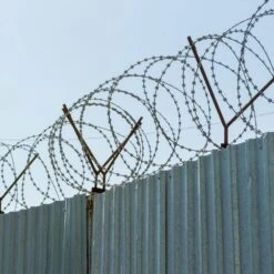 246 Ft. Galvanized Steel Barbed Wire Fencing With Non-Rusting Wire Razor, Useful Protection For Garden (5-Rolls) -Dewalt Tools Shop wrightmaster barbed wire zeyp296037 31 1000